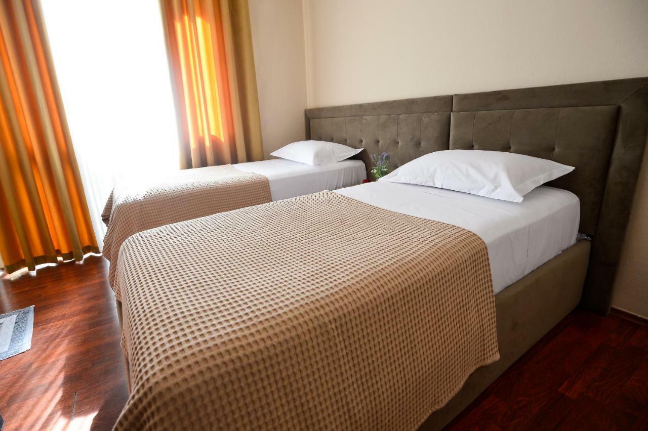 Hotel Niku Tirana Exterior foto